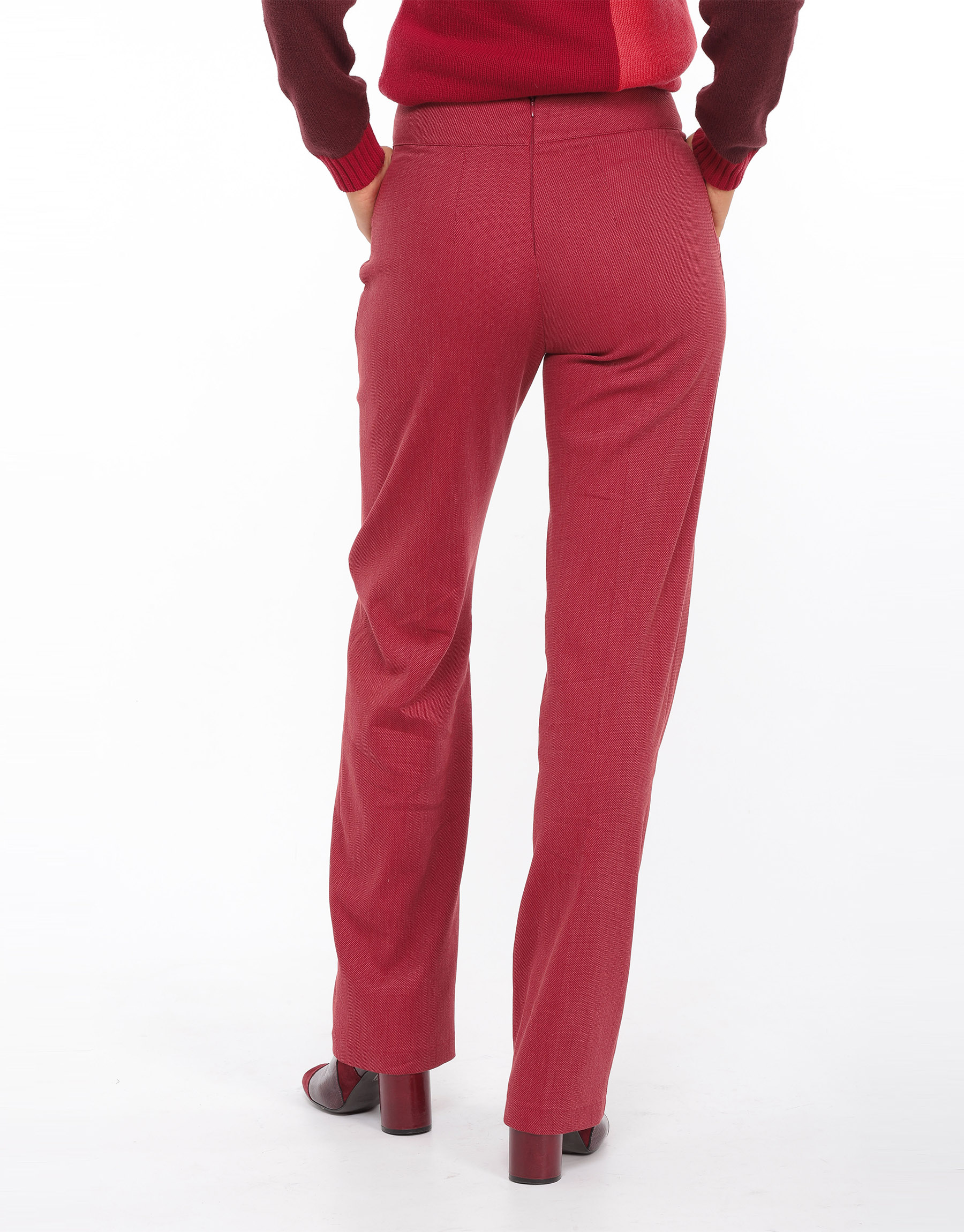 High-waisted straight trousers in black iridescent wool or cotton and red silk